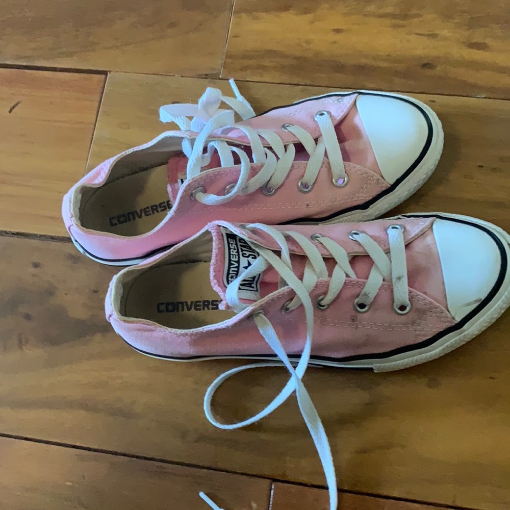 Converse chick Taylor pink size youth 3 or women’s 6